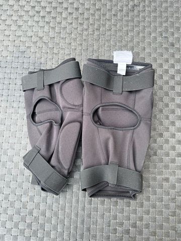 Used Fox Launch Knee Guard bike — image 2 of 6