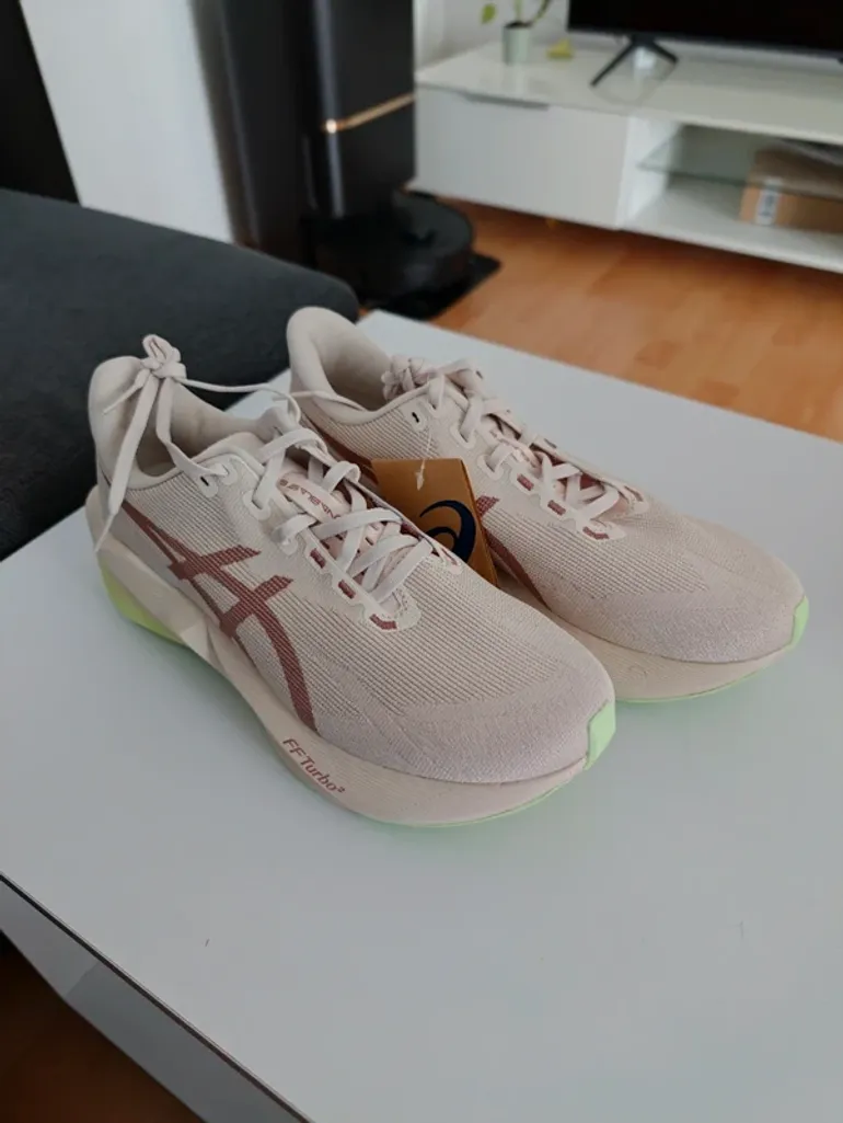 Used Asics Novablast 6 bike — image 3 of 6