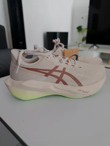 Used Asics Novablast 6 bike — image 2 of 6