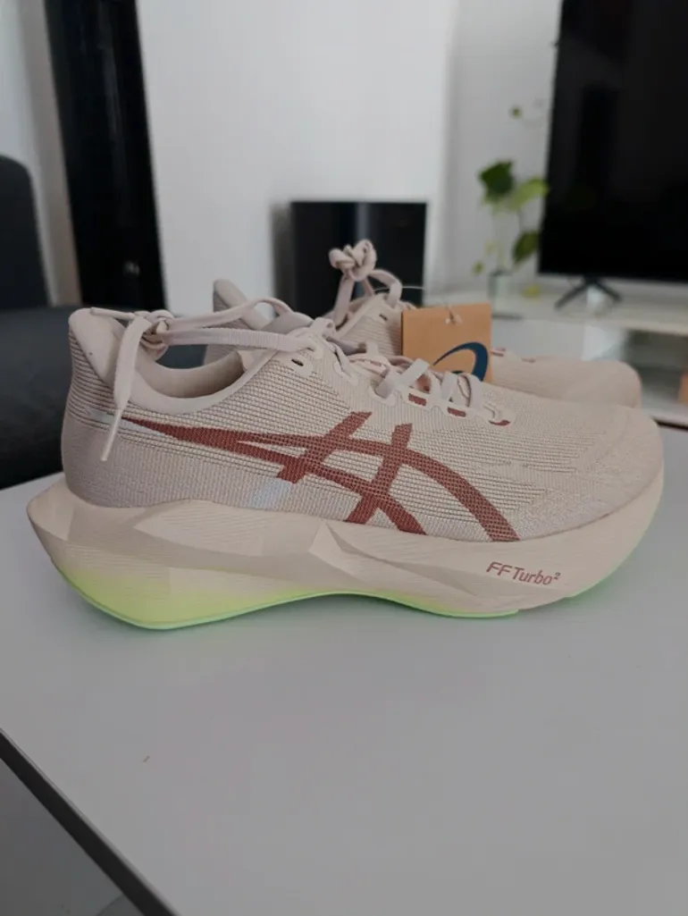 Used Asics Novablast 6 bike — image 2 of 6