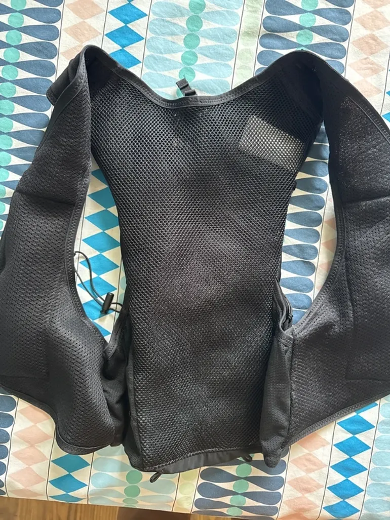 Käytetty Salomon Trail running vest 12L bike — kuva 2 / 3