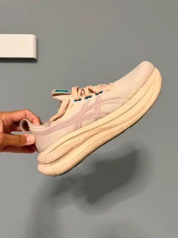 Tweedehands Asics Nimbus 26 bike — afbeelding 1 van 4