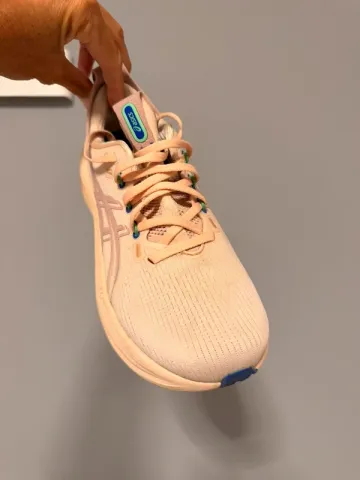 Tweedehands Asics Nimbus 26 bike — afbeelding 2 van 4
