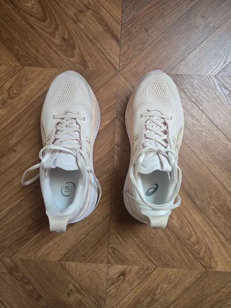 Used Asics Kayano Gel 33 Running Shoes