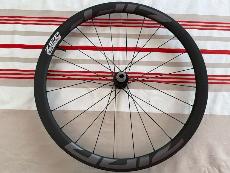 Tweedehands Zipp 303 Firecrest Wheels 2024 bike — afbeelding 6 van 9