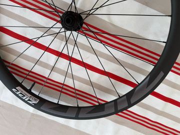Tweedehands Zipp 303 Firecrest Wheels 2024 bike — afbeelding 4 van 9