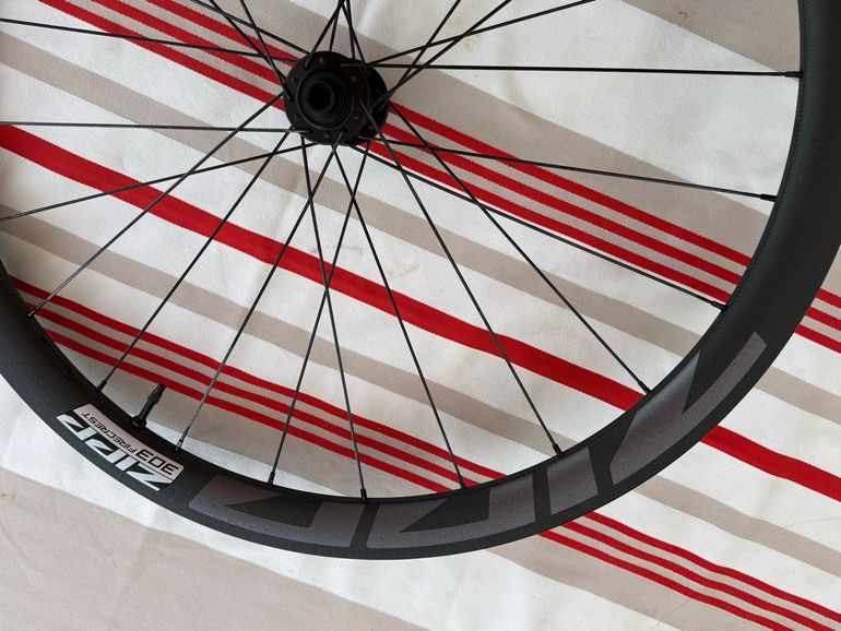 Tweedehands Zipp 303 Firecrest Wheels 2024 bike — afbeelding 4 van 9