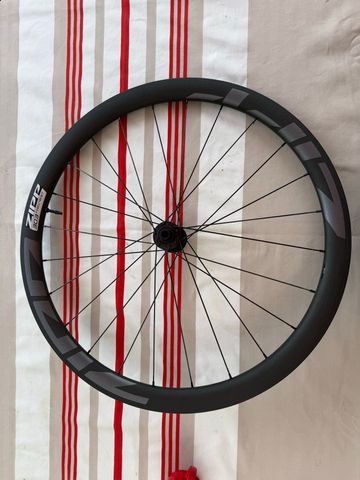 Tweedehands Zipp 303 Firecrest Wheels 2024 bike — afbeelding 3 van 9