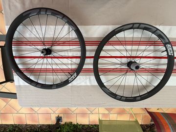 Tweedehands Zipp 303 Firecrest Wheels 2024 bike — afbeelding 8 van 9