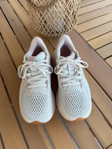 Used Saucony Running Shoes bike — image 2 of 3