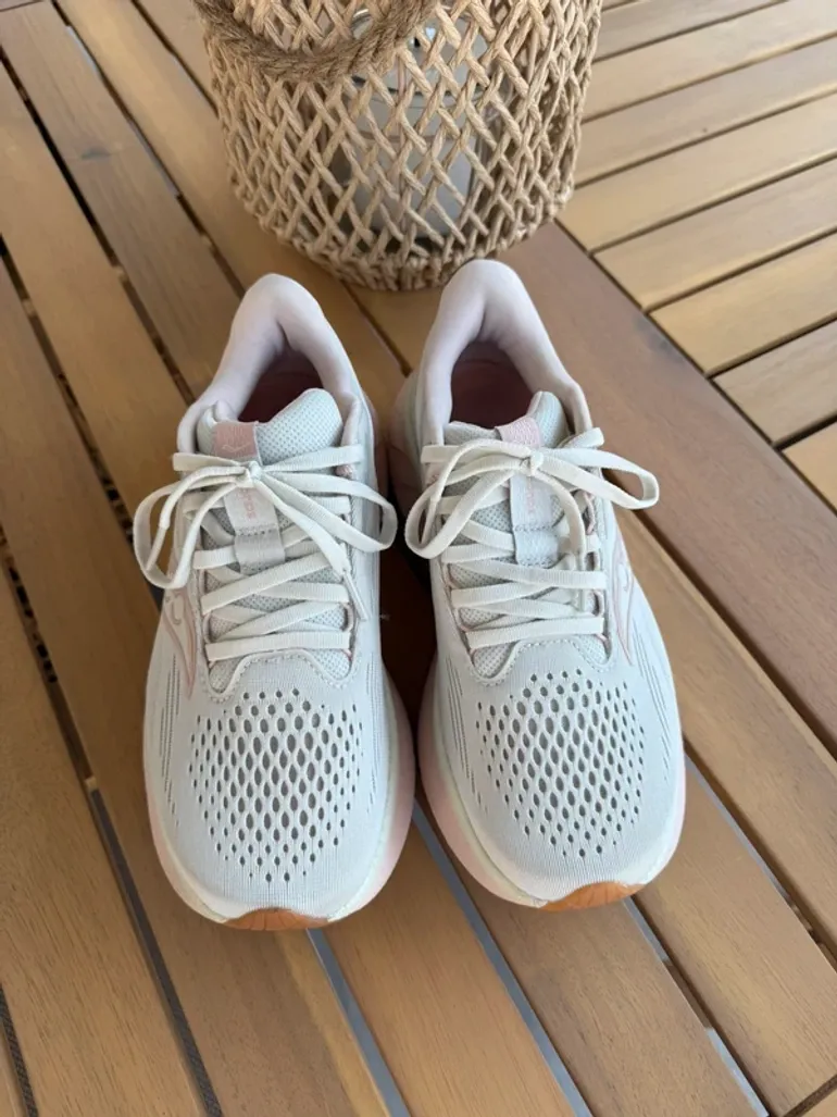 Used Saucony Running Shoes bike — image 2 of 3