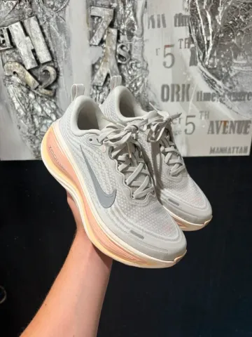 Tweedehands Premium Nike ZoomX Vomero bike — afbeelding 1 van 15