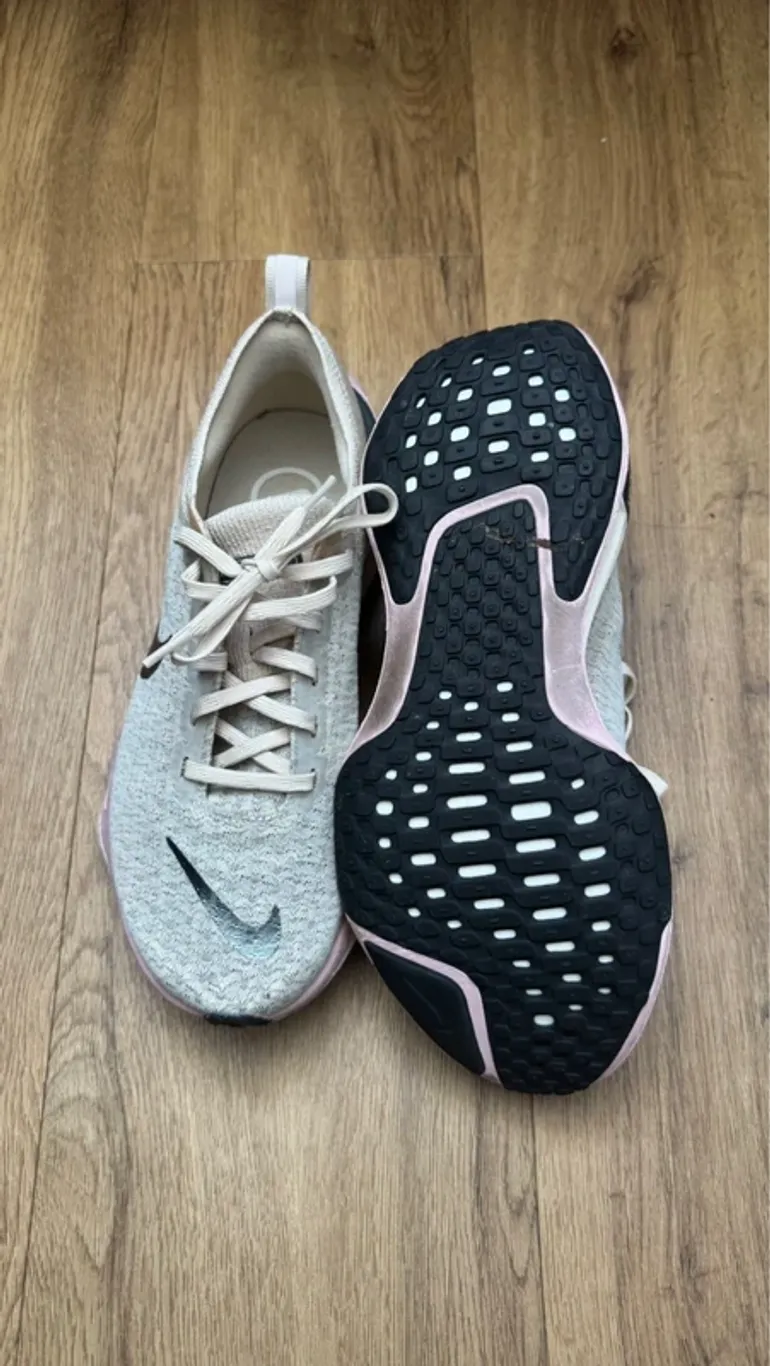 Used Nike ZoomX Invincible Run 3 bike — image 9 of 10