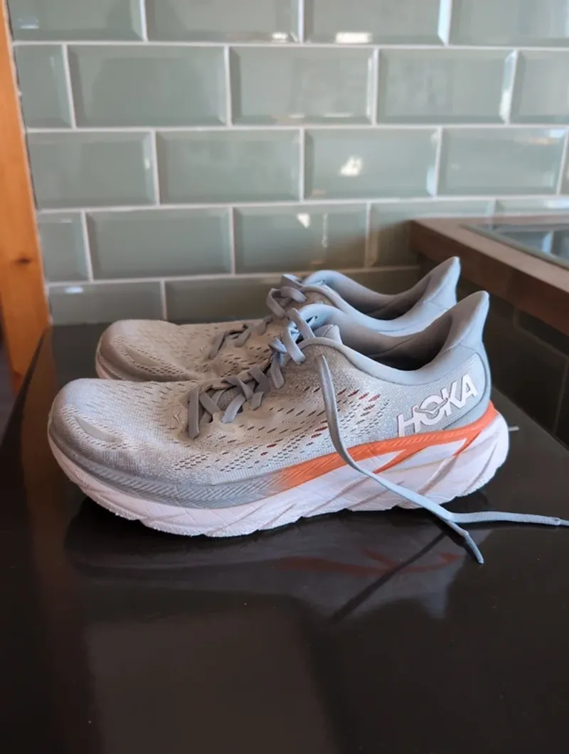 Käytetty Orange Clifton 8 Running Shoes