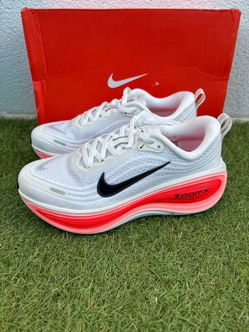 Käytetty White Vomero Plus Running Shoes