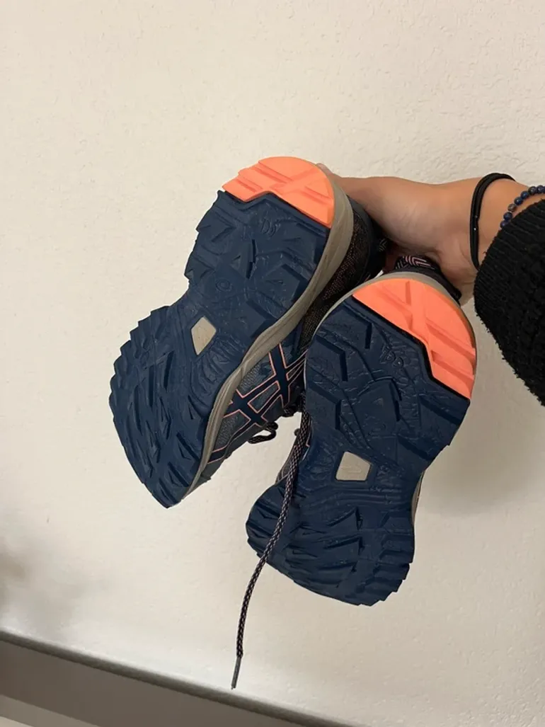 Used Asics Running Shoes bike — image 3 of 5