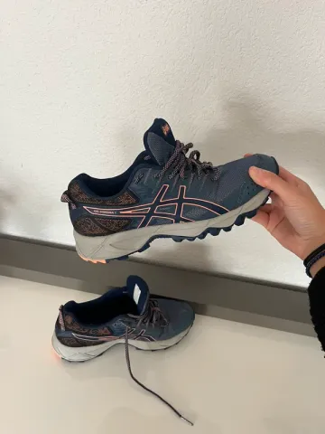 Used Asics Running Shoes bike — image 1 of 5
