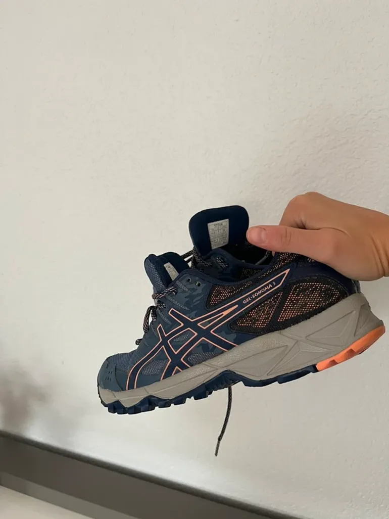 Used Asics Running Shoes bike — image 2 of 5