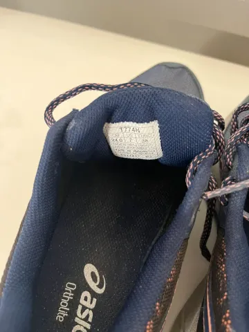 Used Asics Running Shoes bike — image 5 of 5