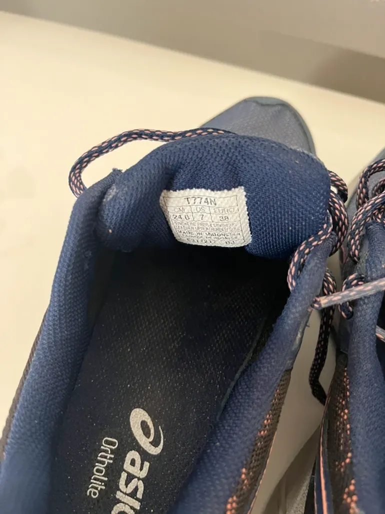 Used Asics Running Shoes bike — image 5 of 5