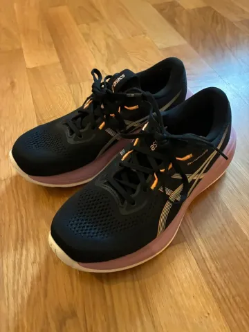 Used Asics Gel Cumulus 28 bike — image 1 of 4