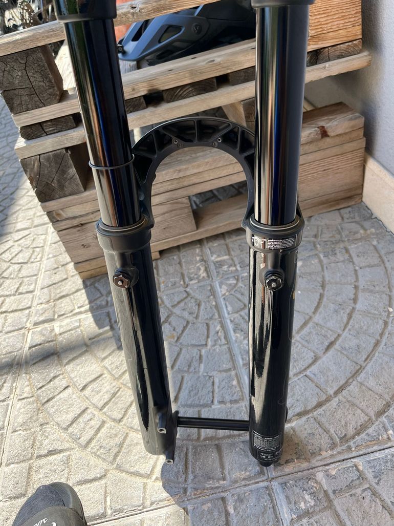 Käytetty Fox 38 Performance Fork 2024 bike — kuva 4 / 6
