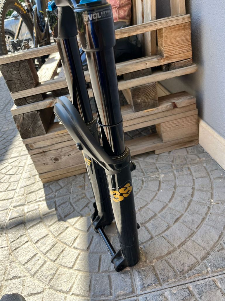 Käytetty Fox 38 Performance Fork 2024 bike — kuva 2 / 6