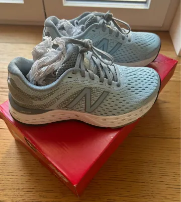 New Balance Running Shoes bike d'occasion — image 1 sur 3
