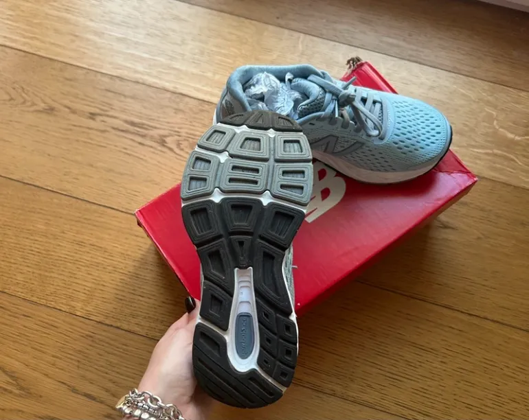 New Balance Running Shoes bike d'occasion — image 3 sur 3