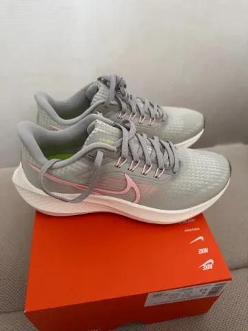 Used Nike Damen Laufschuhe bike — image 3 of 4