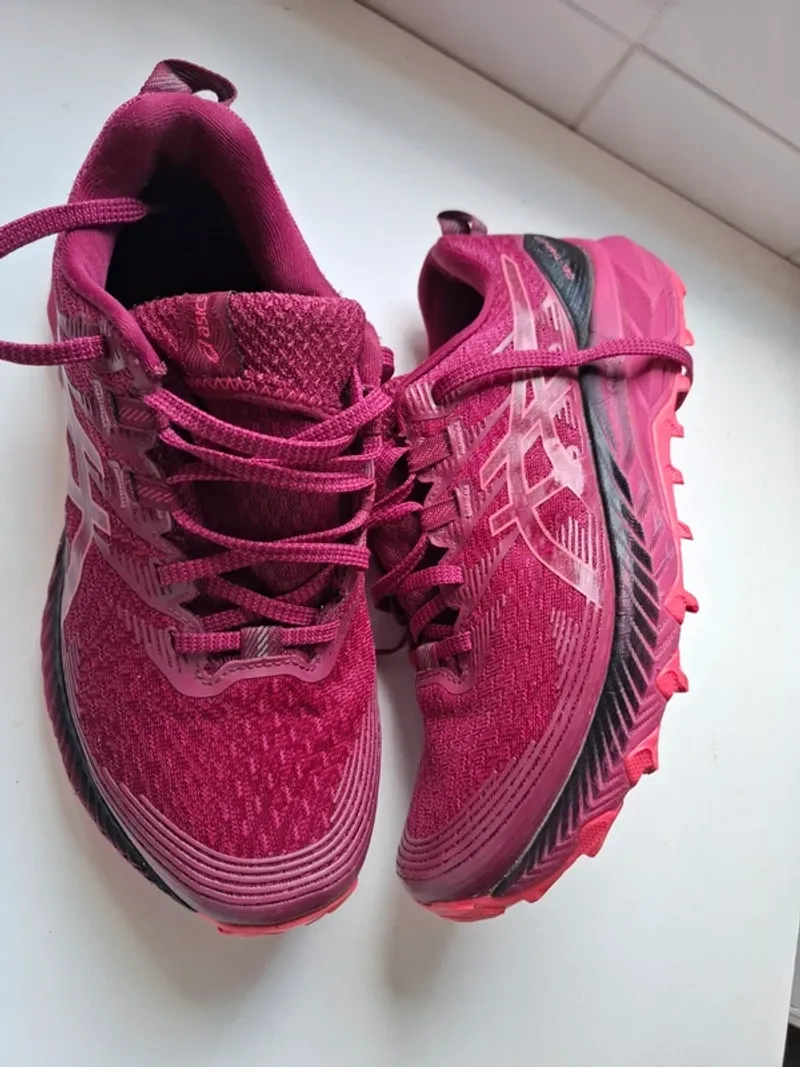 Used Asics Gel Trabuco 10 Running Shoes