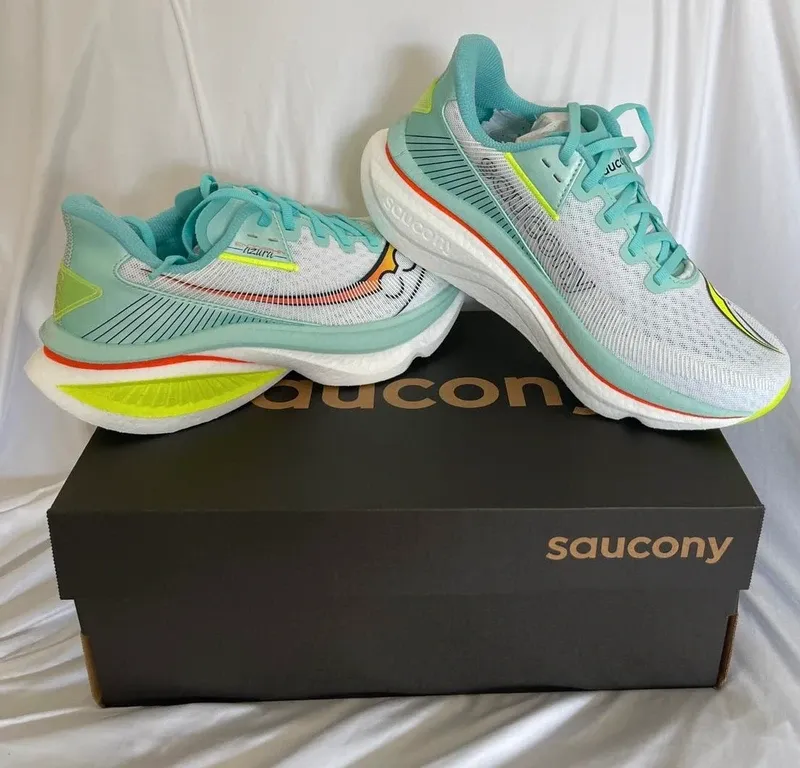 Used Saucony Endorphin Azura Running Shoes