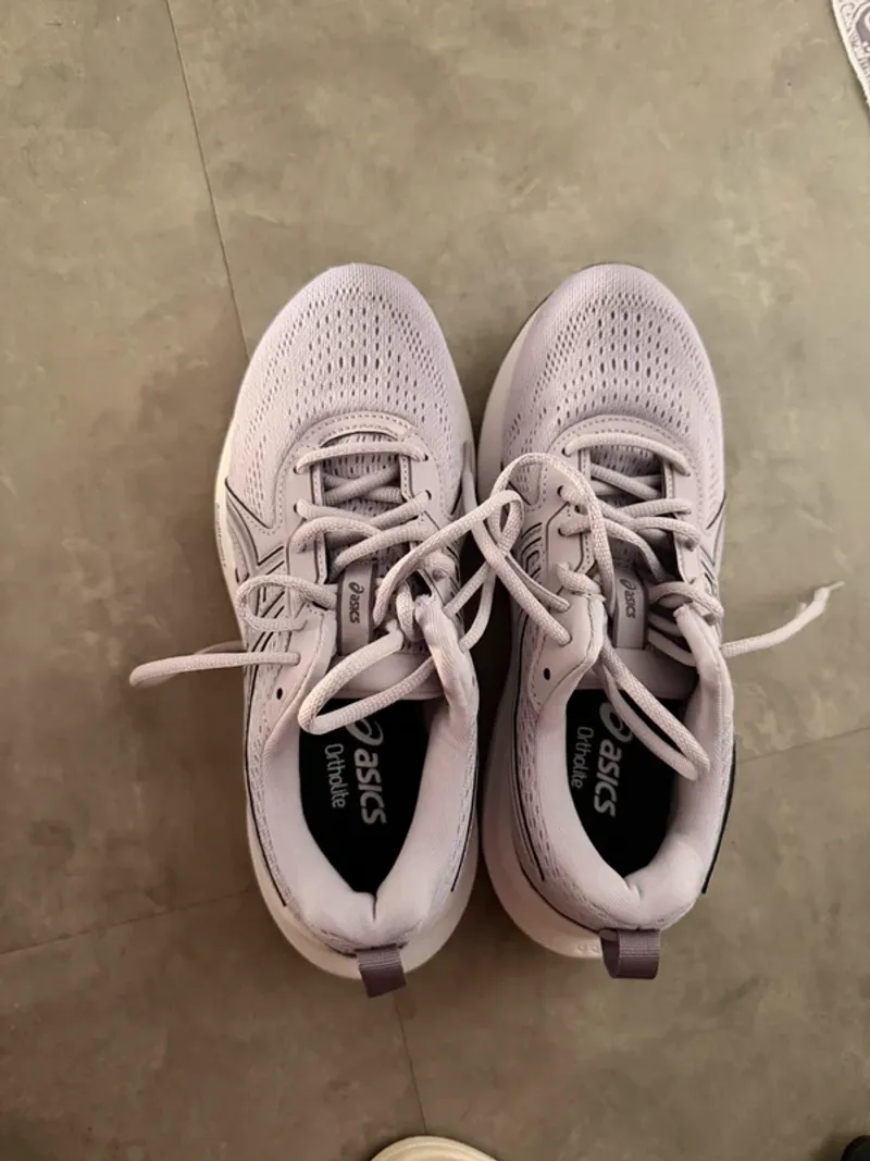 Asics Basket Running Shoes d'occasion