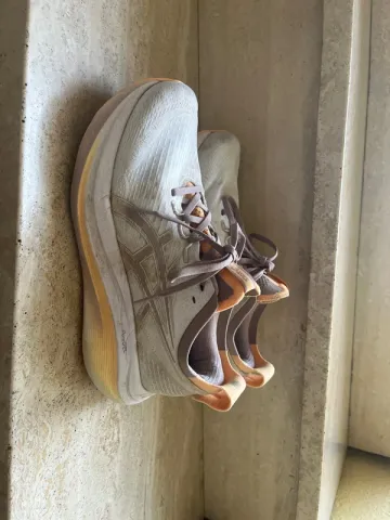 Asics Nimbus 28 bike d'occasion — image 1 sur 6
