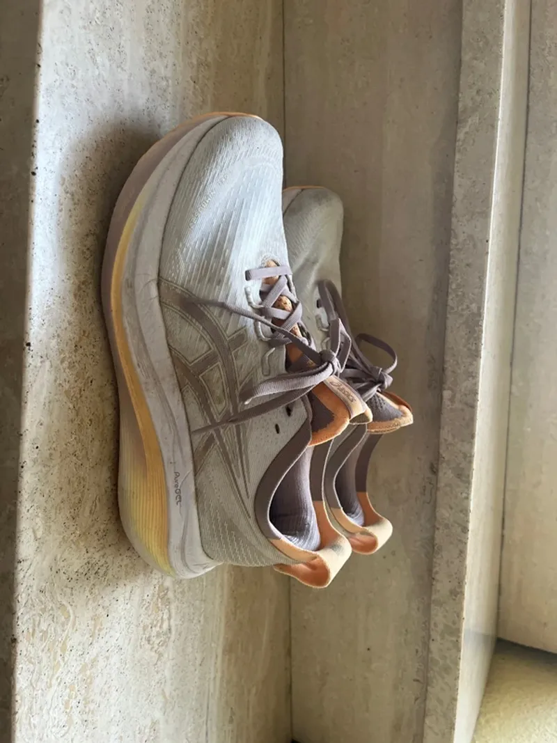 Asics Nimbus 28 Running Shoes d'occasion