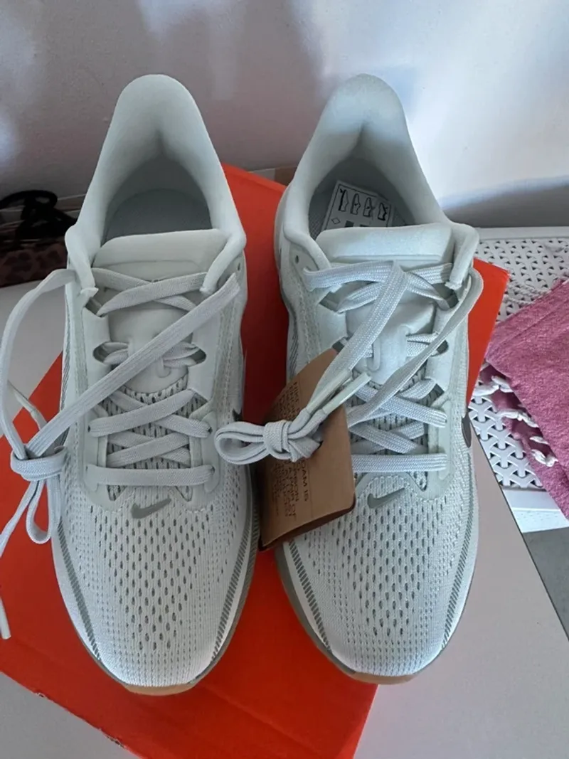 Pegasus Air Zoom Running Shoes d'occasion