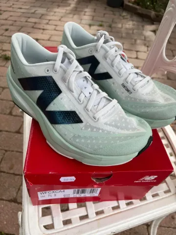 Gebrauchtes New Balance FuelCell Rebel v4 bike — Bild 1 von 4