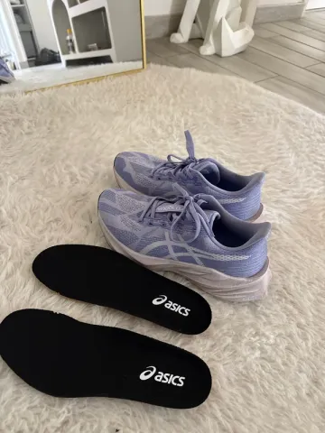 Used Asics Novablast 5 bike — image 1 of 6