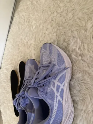 Used Asics Novablast 5 bike — image 3 of 6