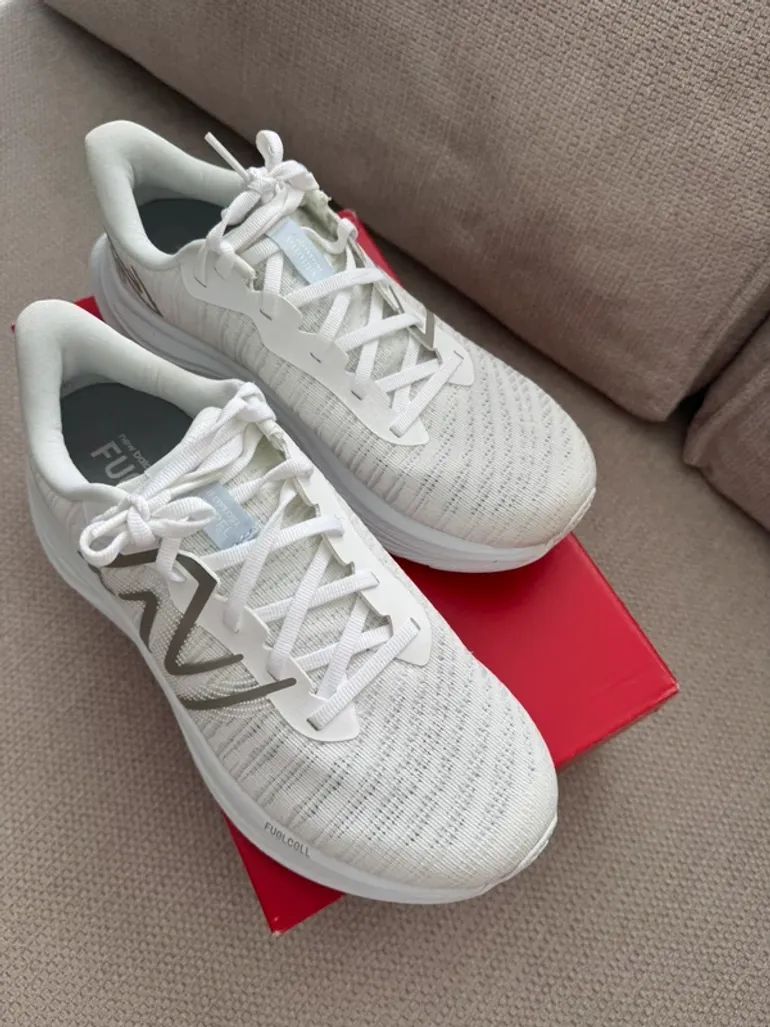 Käytetty New Balance FuelCell Propel v4 bike — kuva 6 / 8