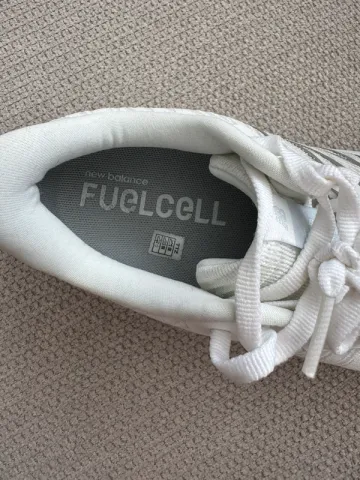 Käytetty New Balance FuelCell Propel v4 bike — kuva 3 / 8