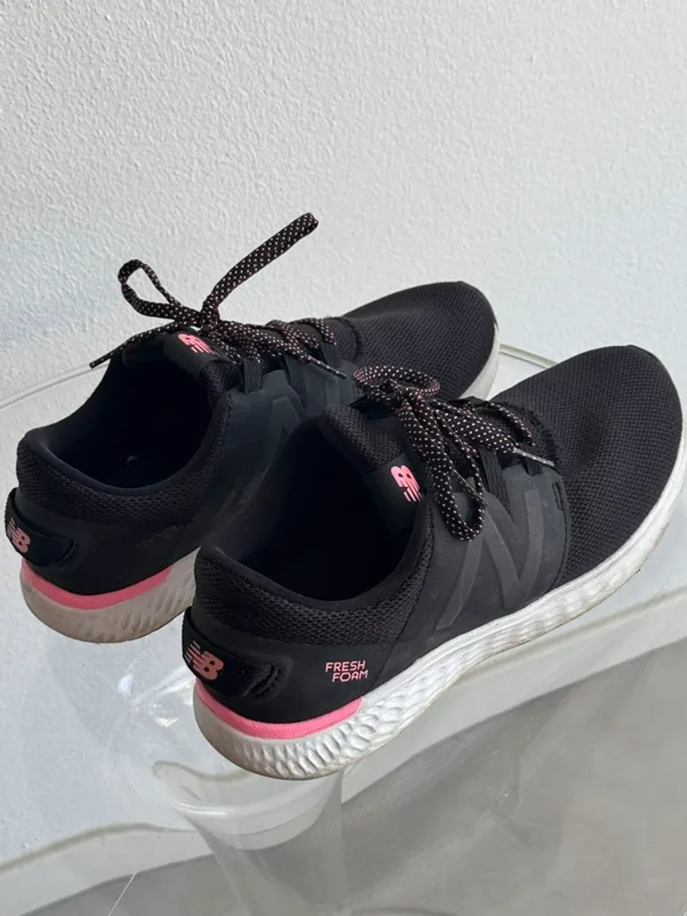 Używany New Balance Fresh Foam Vero Racer bike — zdjęcie 2 z 5