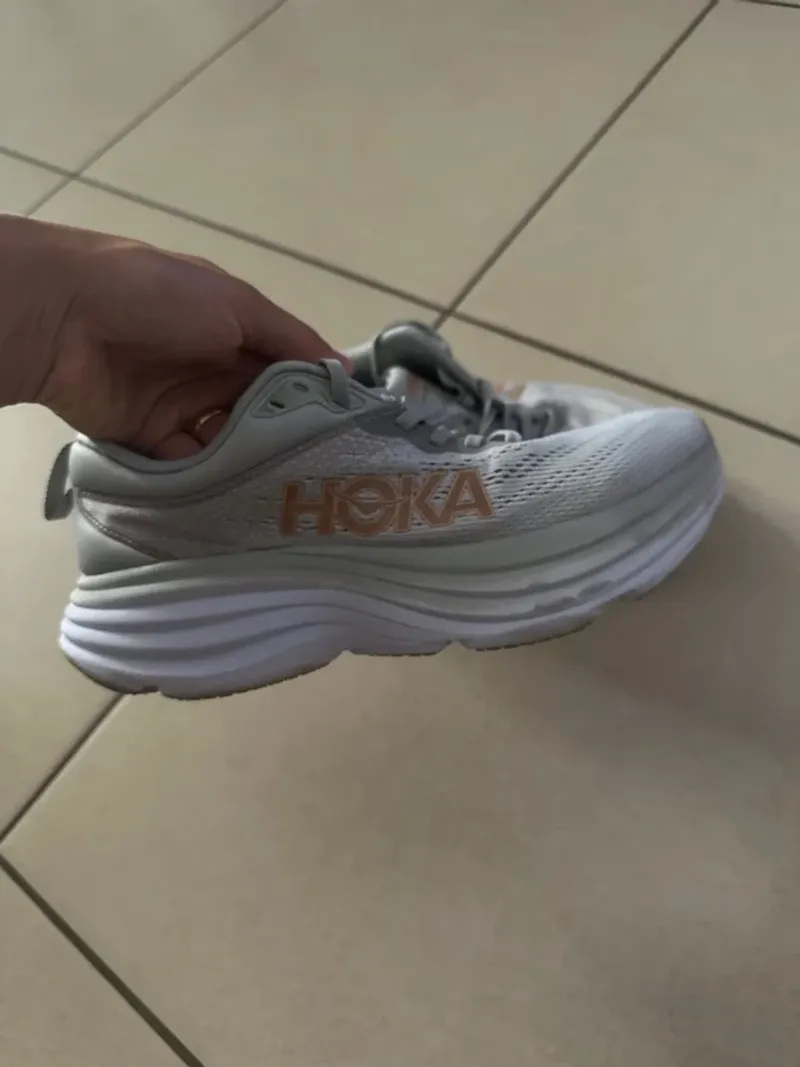Käytetty Hoka Bondi 8 Running Shoes