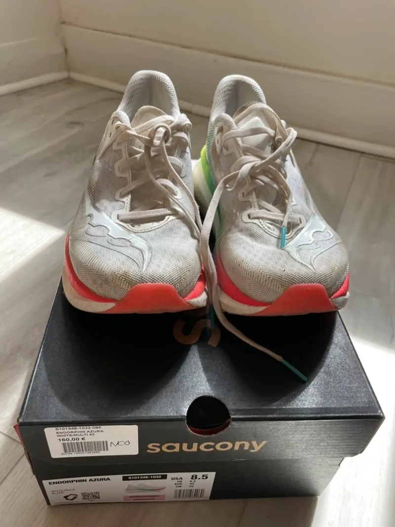 Käytetty Saucony Endorphin Azura Running Shoes