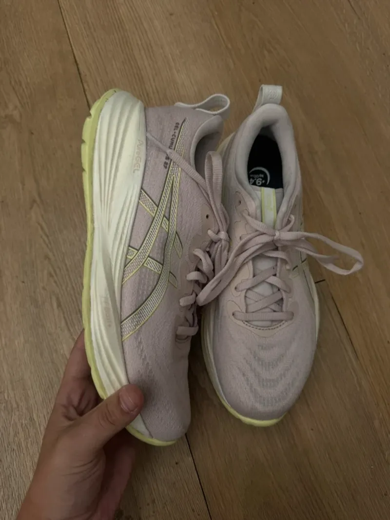 Used Lightweight GEL-Cumulus 27 Running Shoes