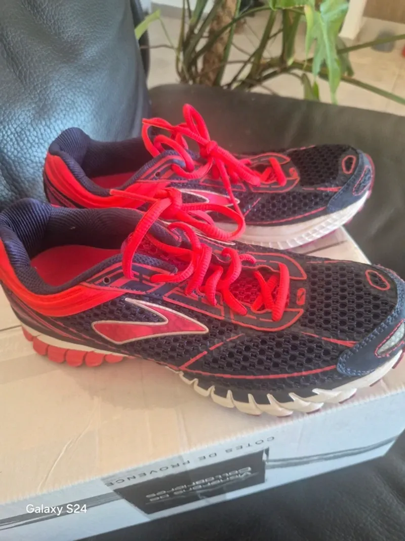 Used Brooks Aduro 4 Running Shoes