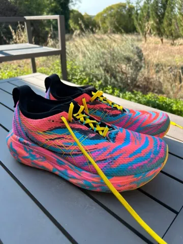 Used Asics Running Shoes bike — image 4 of 7