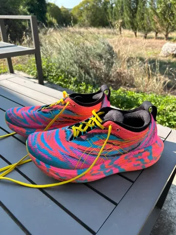 Used Asics Running Shoes bike — image 1 of 7