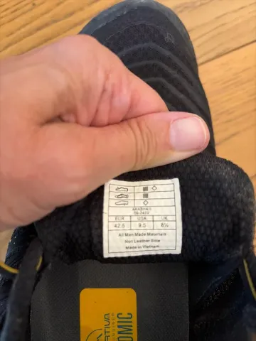 Used La Sportiva Akasha 2 bike — image 5 of 9