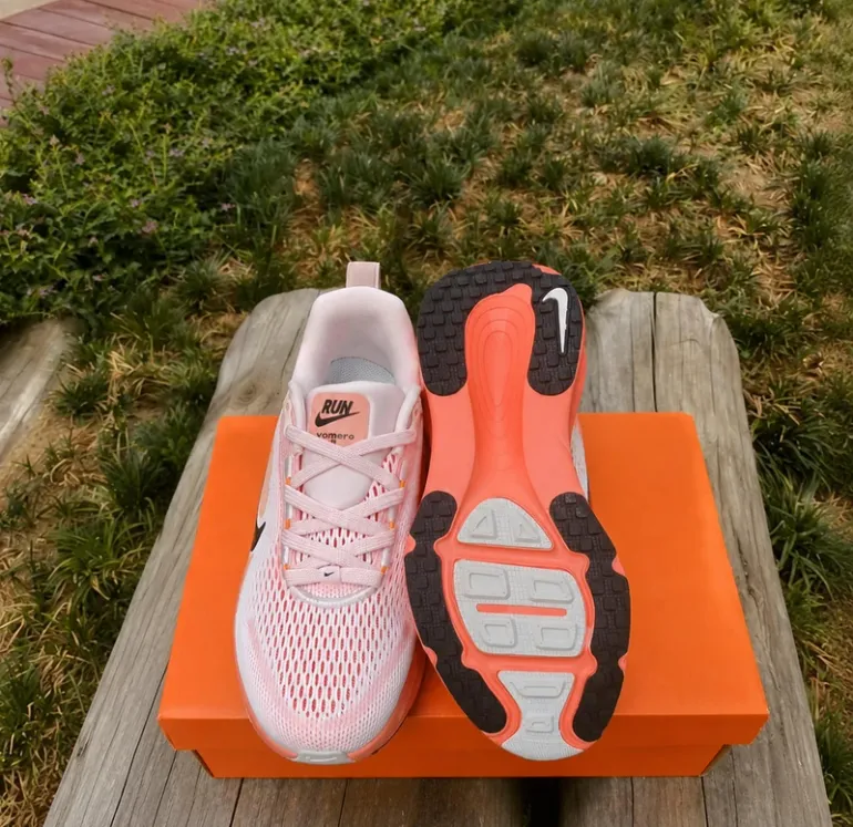 Nike Vomero 18 bike usato — immagine 4 di 5